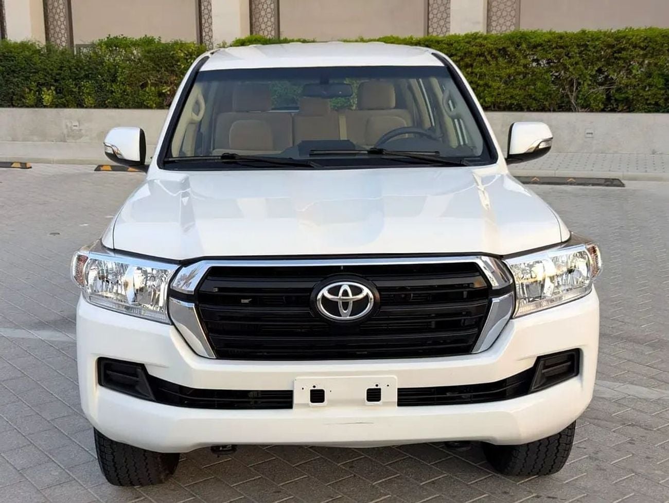 Toyota Land Cruiser GCC Specs | V6 4.0L Interior and Exterior Excellent Condition