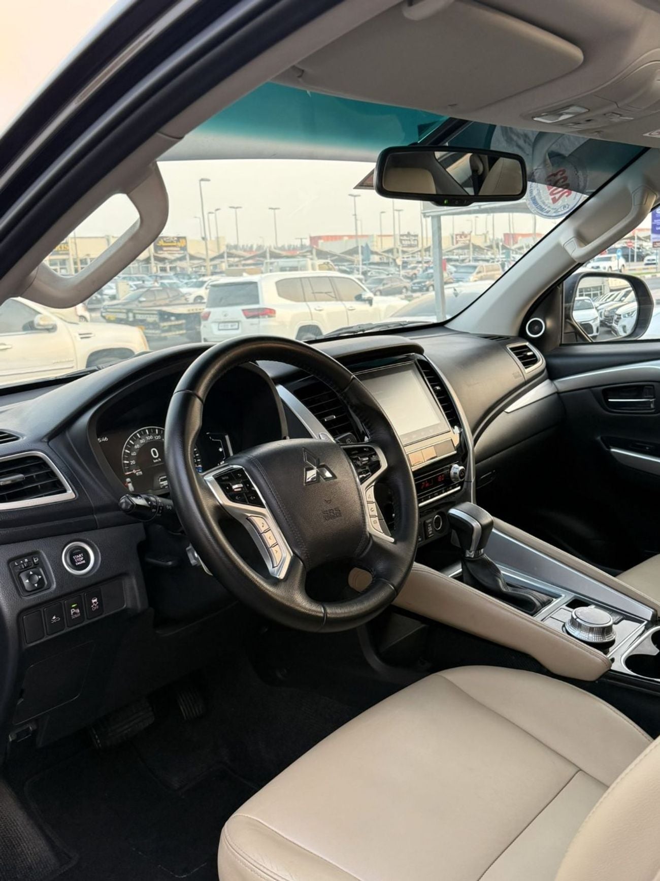 Mitsubishi Montero Sport GLS PREMIUM ACCIDENTS FREE - GCC - ORIGINAL PAINT - FULL OPTION - PERFECT CONDITION INSIDE OUT