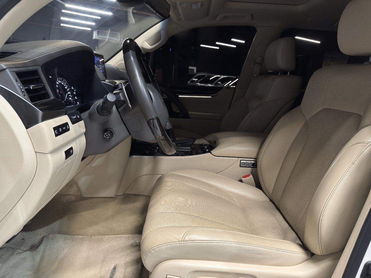 لكزس LX 570 SIGNATURE 2020 Lexus LX 570 Platinum | GCC | 61,000 KM | V8