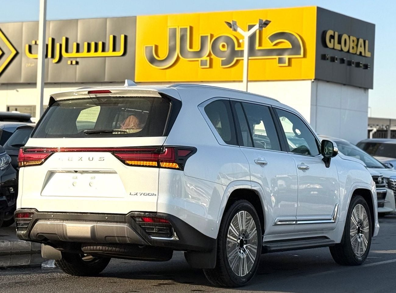 لكزس LX 700h SIGNATURE