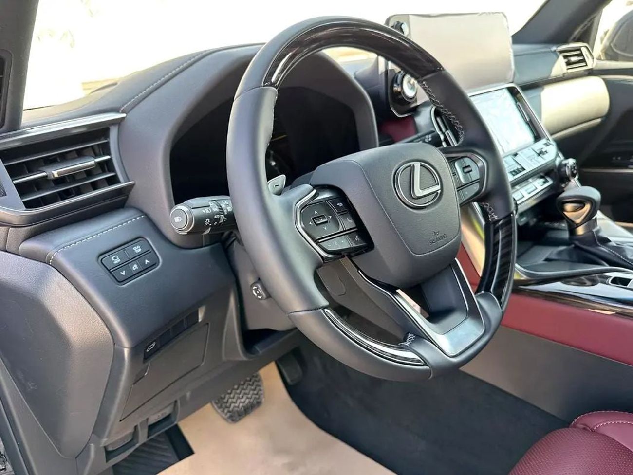 لكزس LX 600 سيجنتشر 2026 Lexus LX600 Signature (7-Seater) 3.5L V6 Twin-Turbo Petrol A/T 4WD Export Only