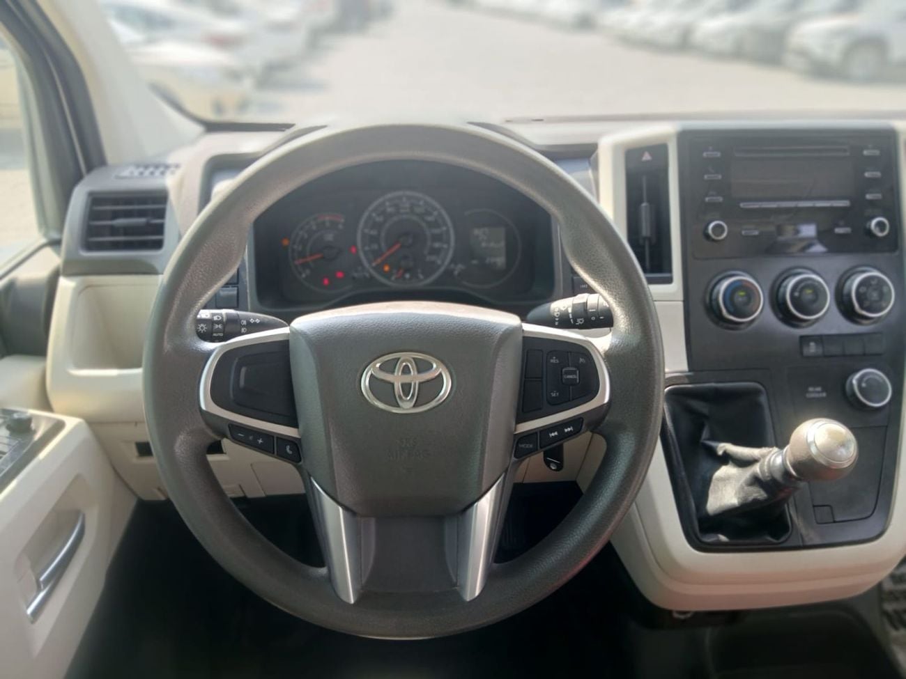 Toyota Hiace GL 2.8L Diesel Manual 9+ Seats 4 Doors