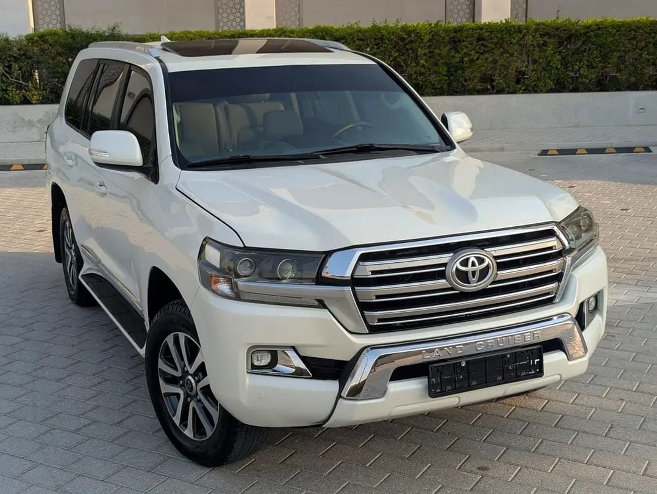 تويوتا لاند كروزر GXR محرك V6 سعة 4.0 لتر - كامل المواصفات | 42,000 كم، حالة ممتازة