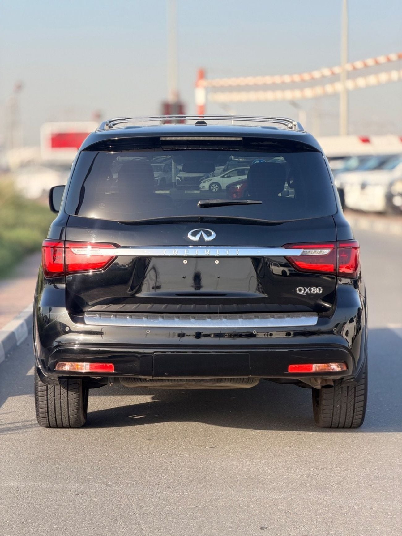 Infiniti QX80 LUXURY 4WD Full option