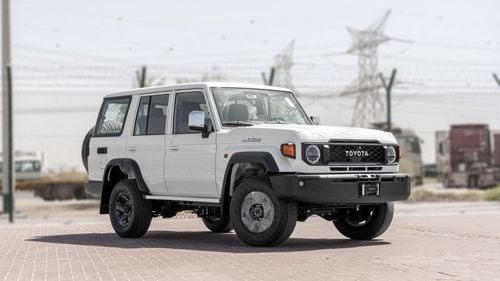 تويوتا لاند كروزر 70 LC76 HT VXR 2026 Toyota Land Cruiser 4.0L AT Petrol (White-Brown) Mid Option