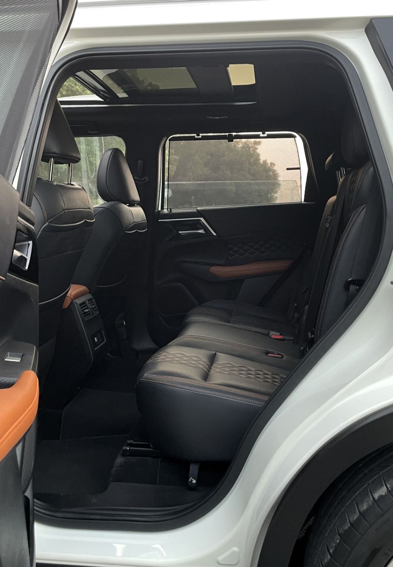 Mitsubishi Outlander PREMIUM ACCIDENTS FREE - GCC - P LINE - ORIGINAL PAINT - PERFECT CONDITION INSIDE OUT - 2 KEYS