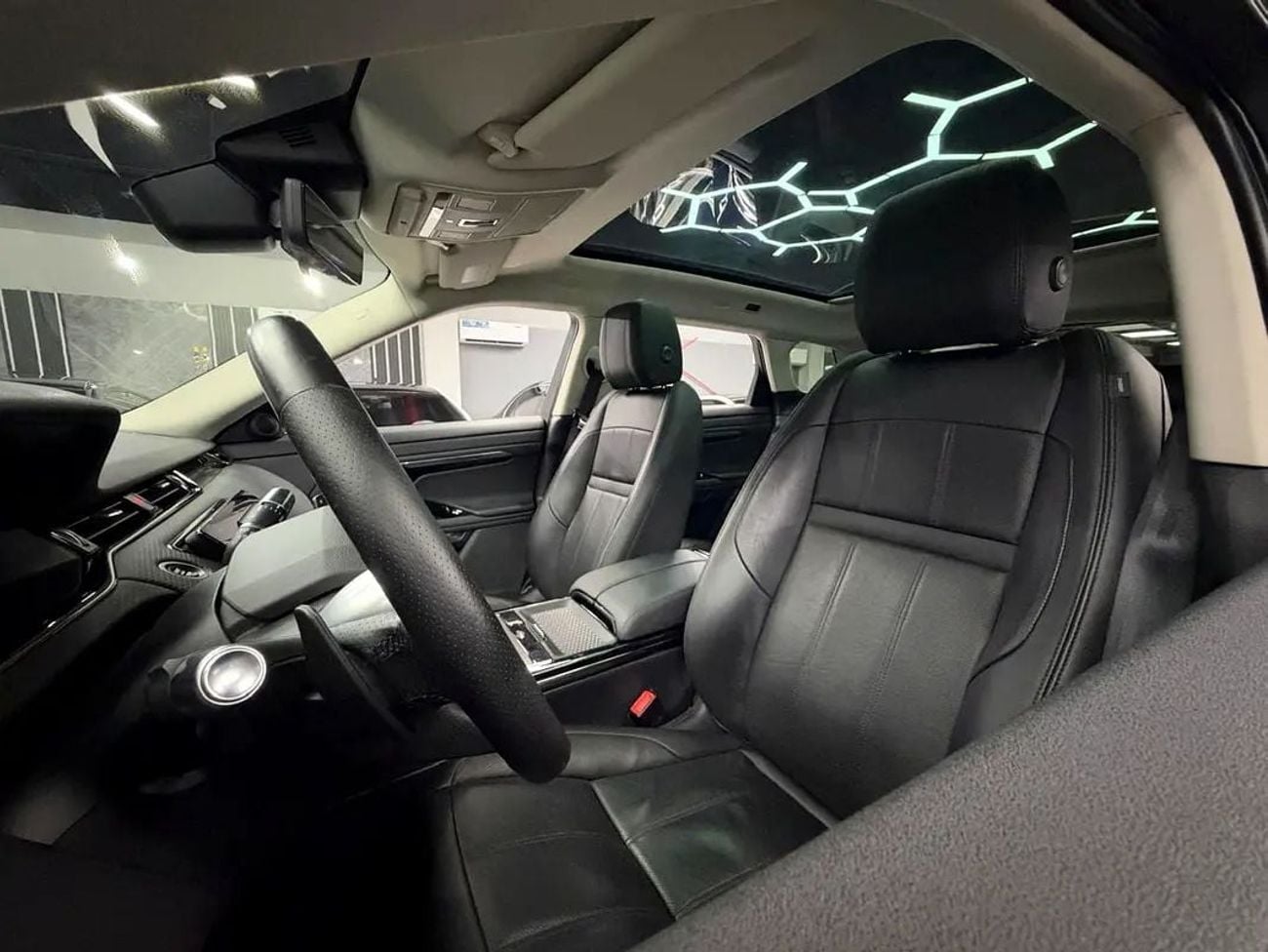 Land Rover Range Rover Evoque R-DYNAMIC HSE P300