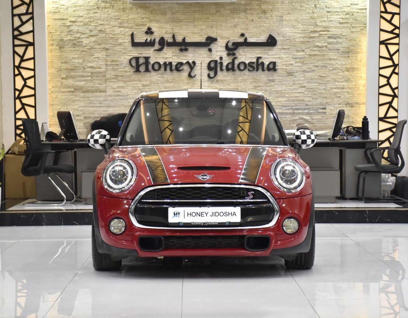 ميني كوبر إس هاي سبيك عرض ممتاز لسيارة ميني كوبر إس (موديل 2019) باللون الأحمر، بمواصفات الشرق الأوسط
