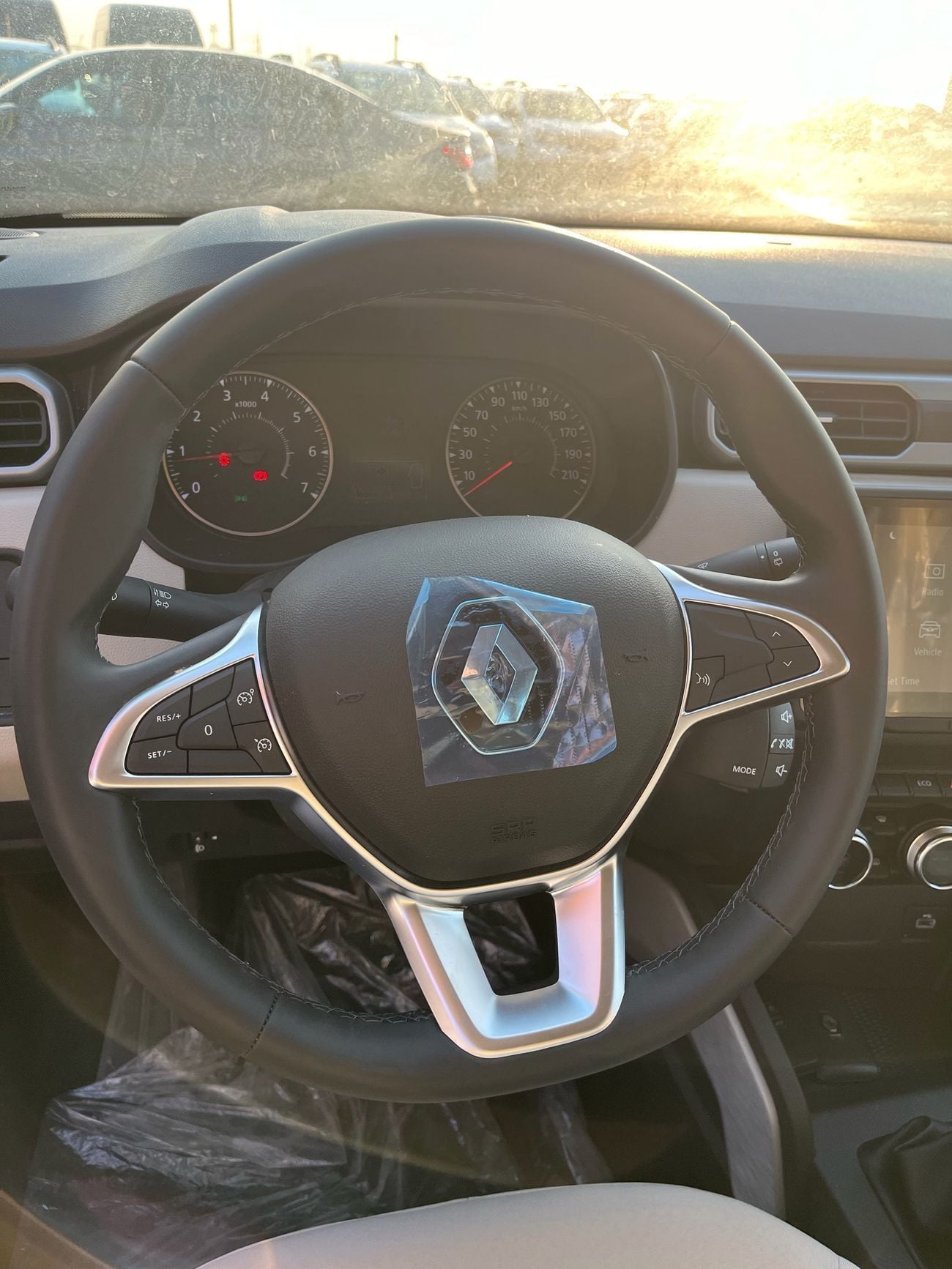 Renault Duster LE 1.6L Renault Duster 1.6L Full Option!!! FOR EXPORT ONLY