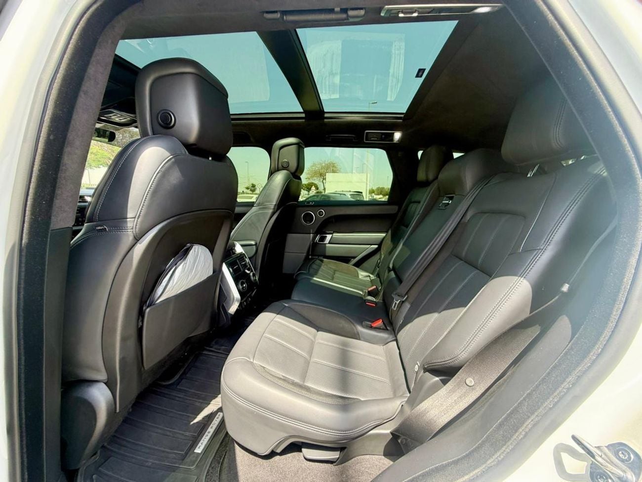 لاند روفر رينج روفر سبورت HST P400 3.0L l RANGE ROVER SPORT l GCC SPECS l FULL-SERVICE HISTORY l UNDER WARRANTY l