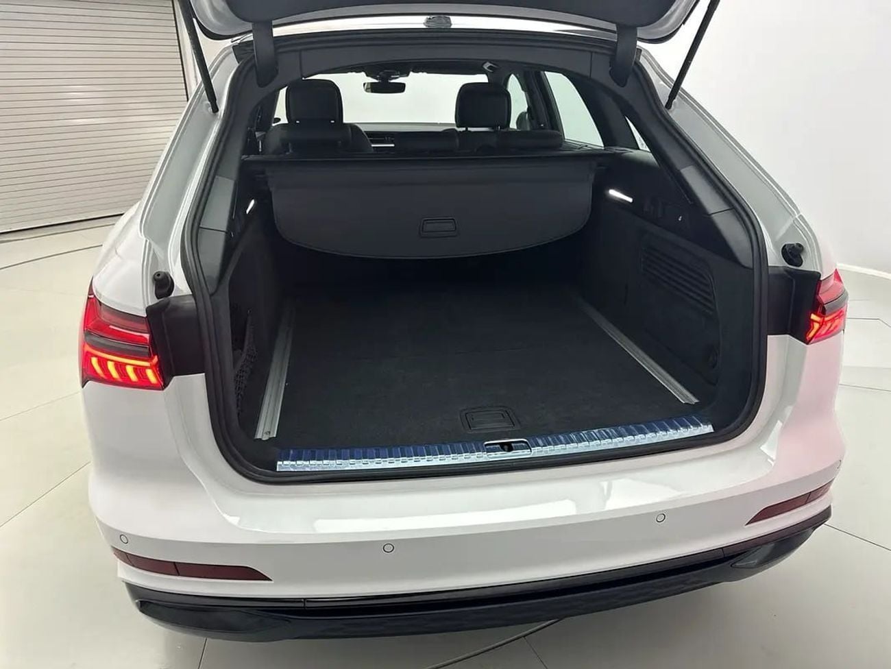 أودي A6 40 TFSI S-LINE AVANT 190hp S line (Ref# 22148)