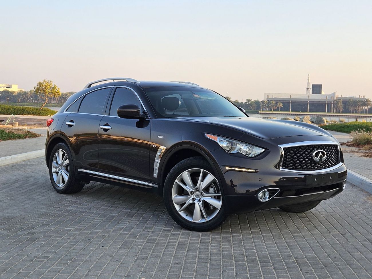 إنفينيتي QX70 إكسيلنس