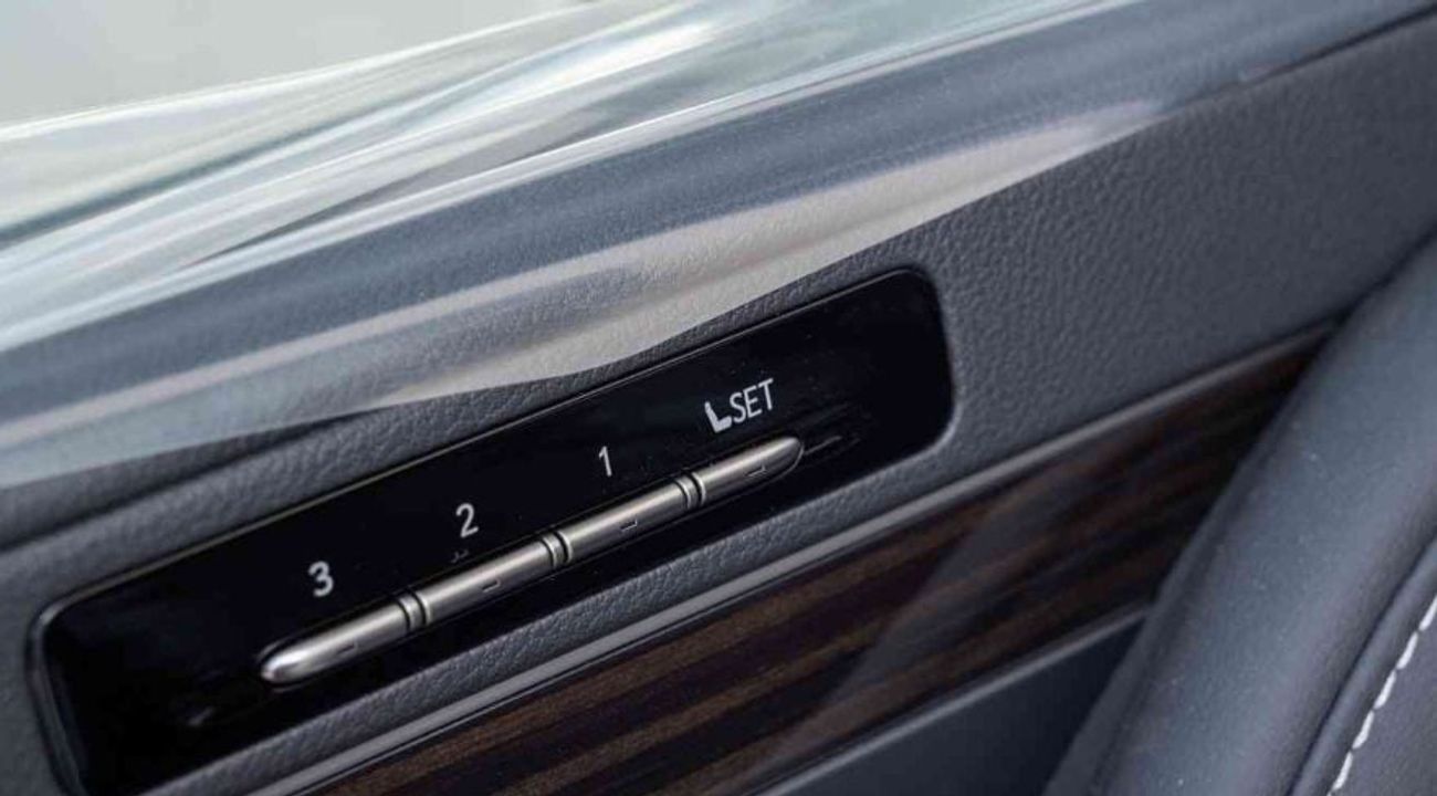 لكزس LX 600 Urban أوربان - ECTAV0002 - لكزس LX600 أوربان 2026 - محرك بنزين 3.5 لتر، ناقل حركة أوتوماتيكي - لون أبيض مع