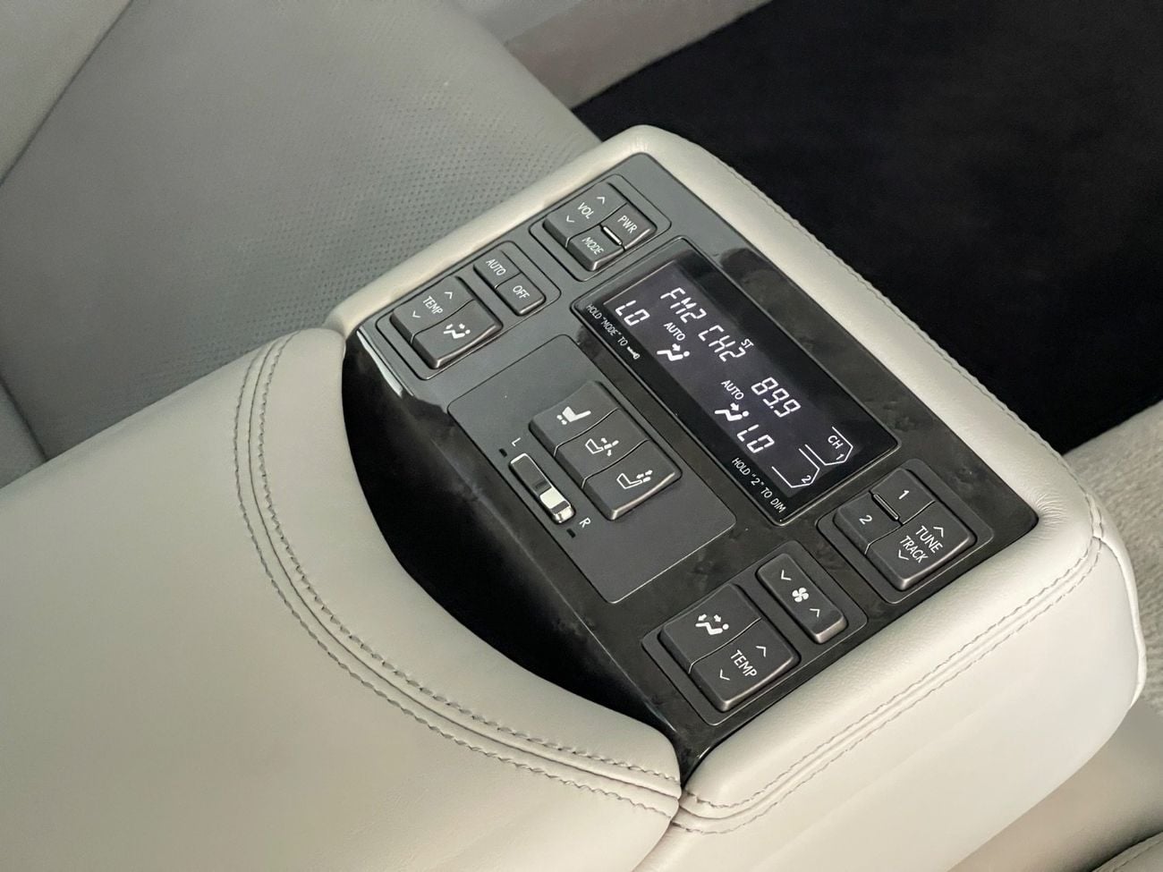 لكزس LS 460 PREMIER LWB ملكية نظيفة - بدون حوادث