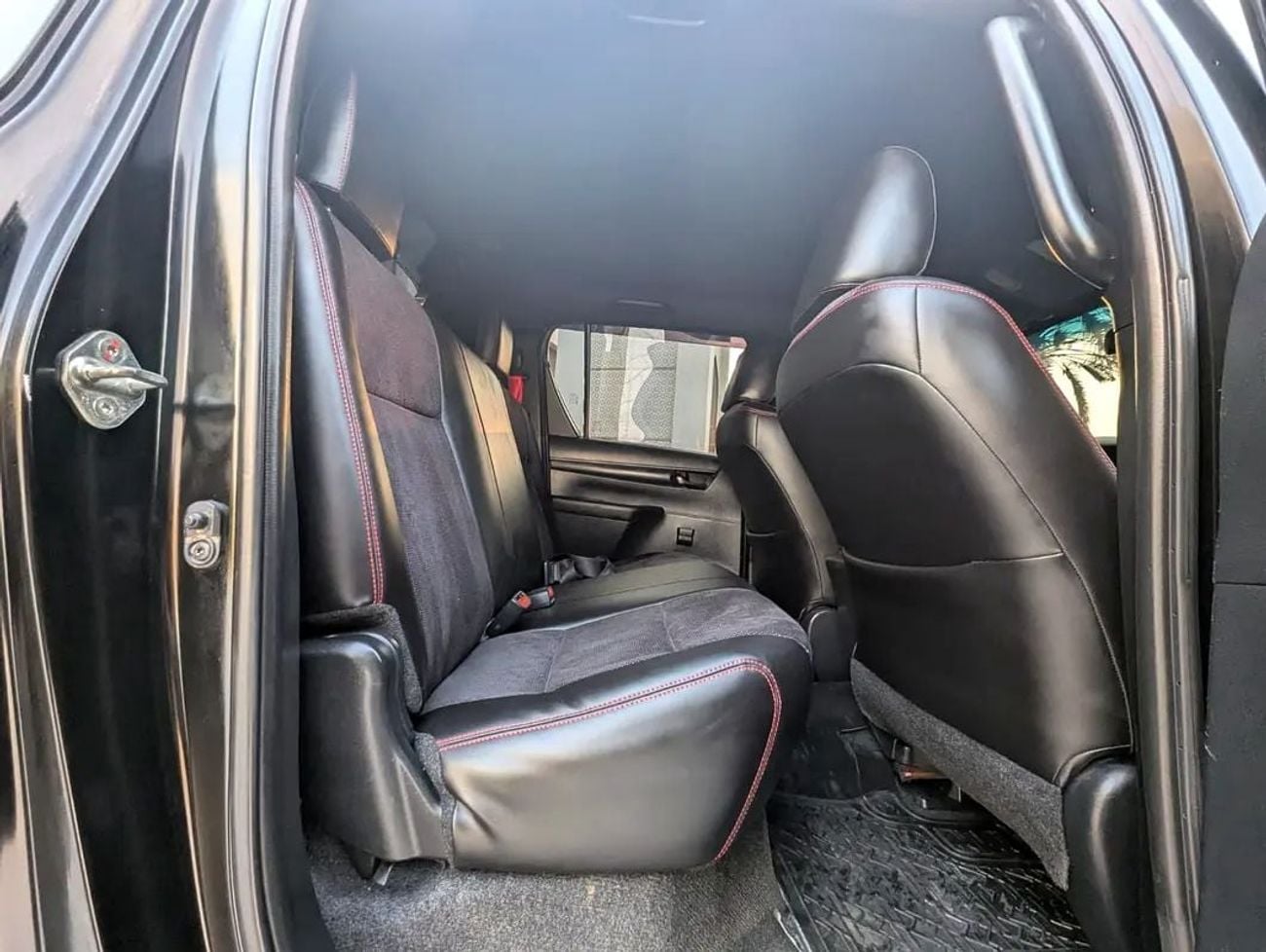 Toyota Hilux GLX 2018 Toyota Hilux 4X4 GR Sport GCC Specs Facelifted 2025 V4 2.7L Interior & Exterior Well-maintaind