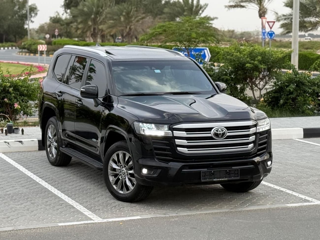 Toyota Land Cruiser VXR 2023 model Twin turbo 3.5L Pull option