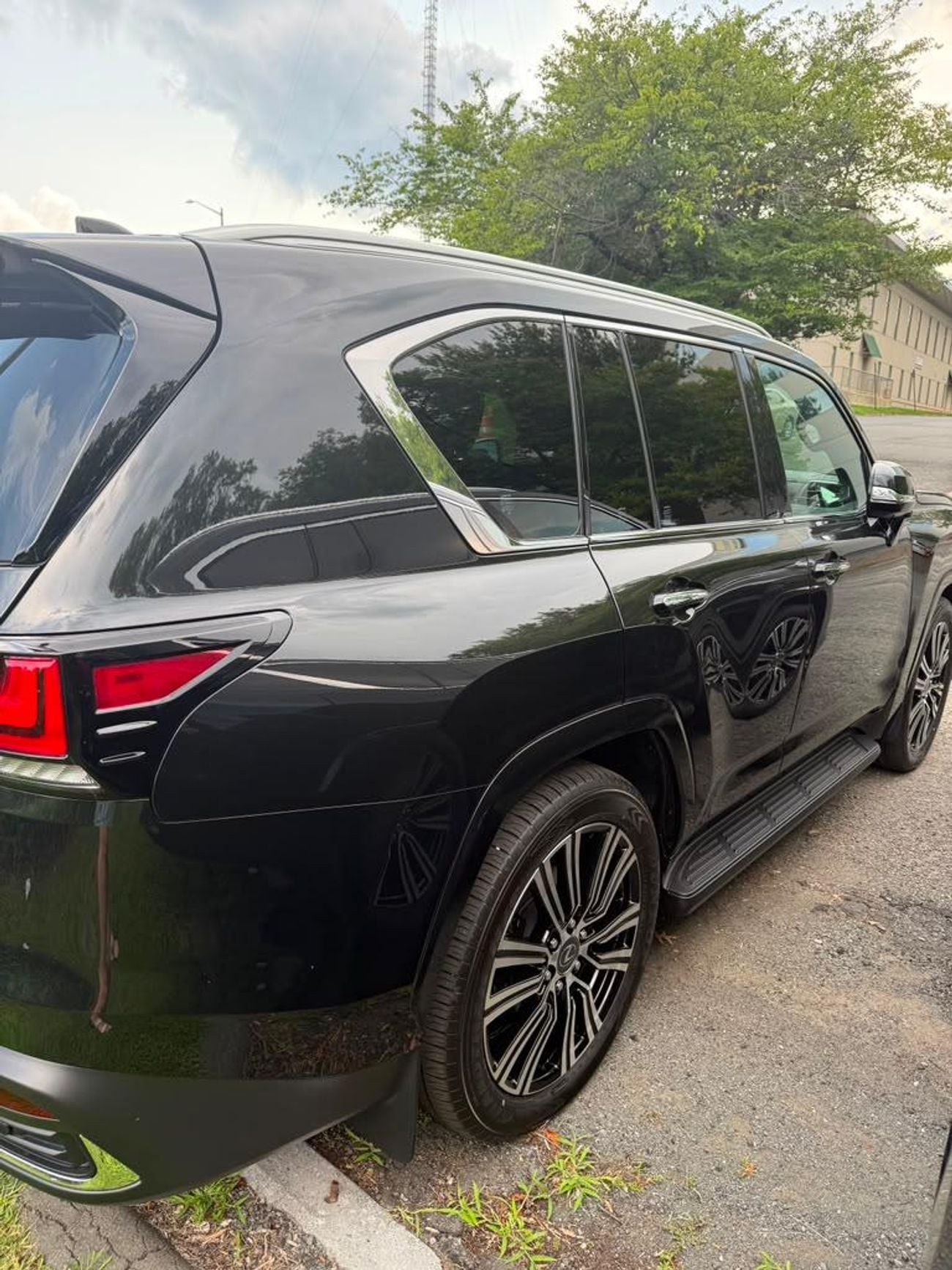 لكزس LX 700h سيجنتشر لكزس LX 700 3.5 لتر هايبرد 7 مقاعد كاملة المواصفات (السيارة قيد الطلب)