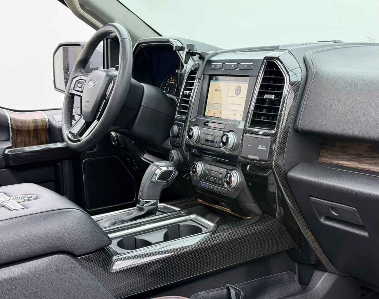 Ford F-150 CREW SHELBY 2018 Ford F150 Shelby, Full Ford Service History, Carbon Fiber Interior, Excellent Condition, GCC