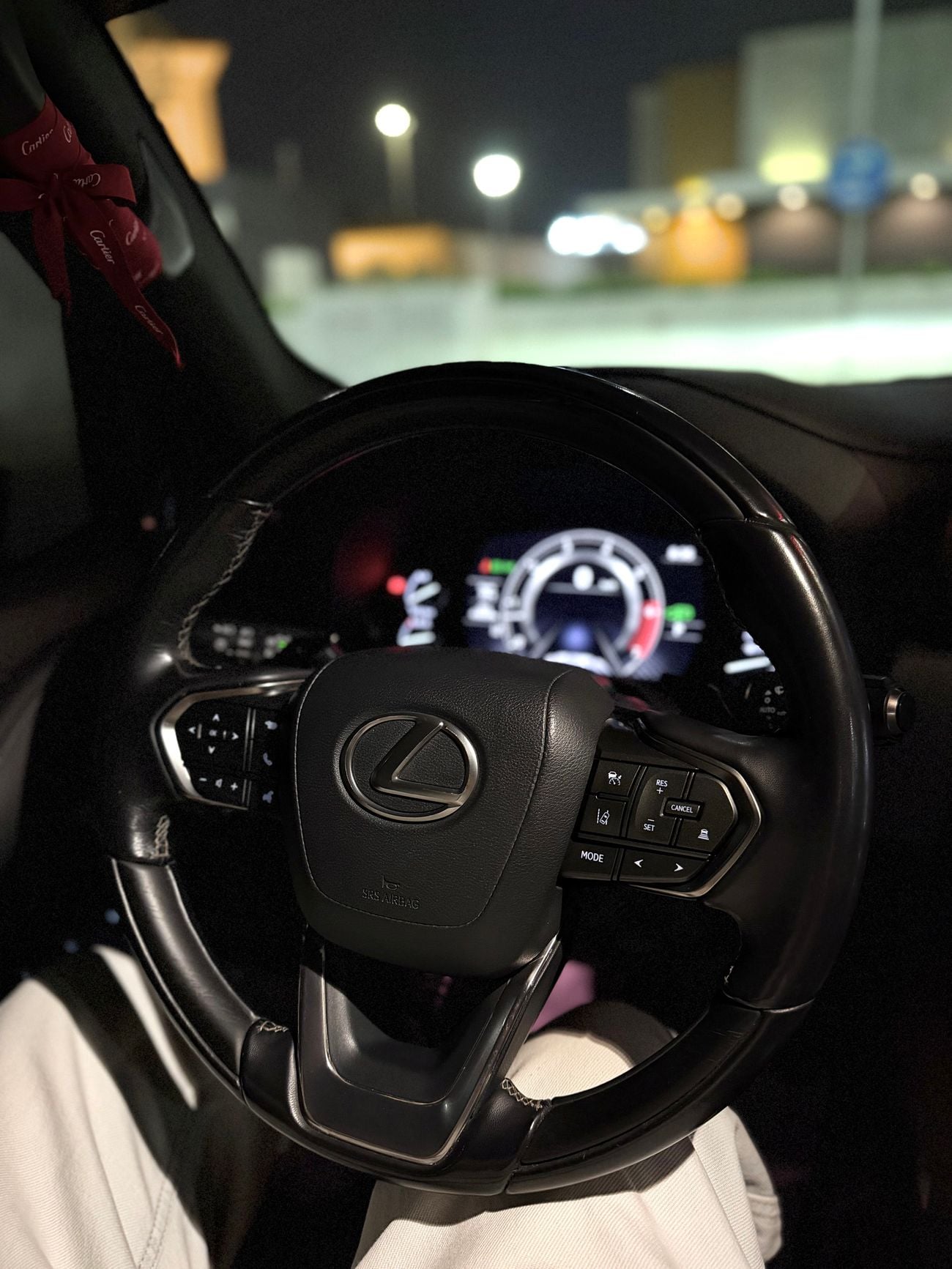 لكزس LX 600 سيجنتشر