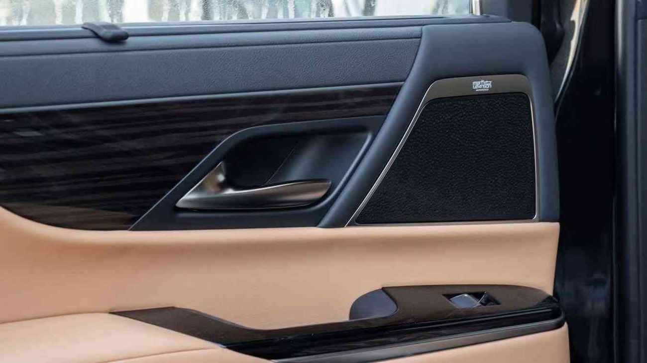 لكزس LX 700h URBAN ECTAV0006 - لكزس LX700h أوربان 2026 - محرك هجين 3.5 لتر، ناقل حركة أوتوماتيكي - لون أبيض مع مقصورة د