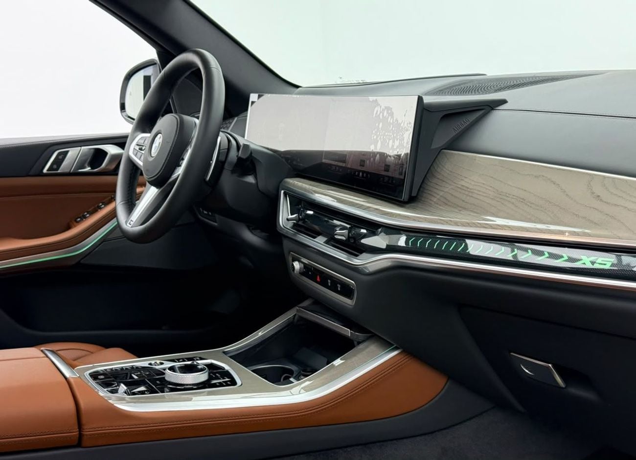 بي أم دبليو X5 XDRIVE40i M SPORT PRO بي إم دبليو X5 xDrive40i M-Sport PRO موديل 2026، ضمان بي إم دبليو + باقة خدمة 2031، سجل صيانة كامل م