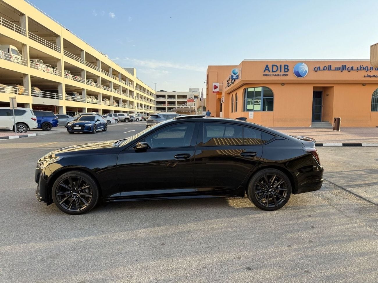 كاديلاك CT5 PREMIUM LUXURY مجهزة بالكامل بمواصفات كندية 2.0