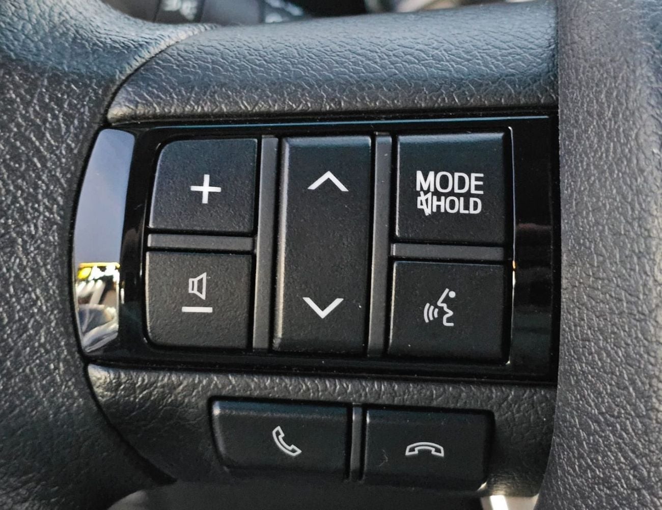 Toyota Hilux TOYOTA HILUX SR5 WIDE BODY || 2.7L PETROL V4 M/T 4WD | BLIND SPOT | WINDOW VISOR | REAR CAMERA | AUT