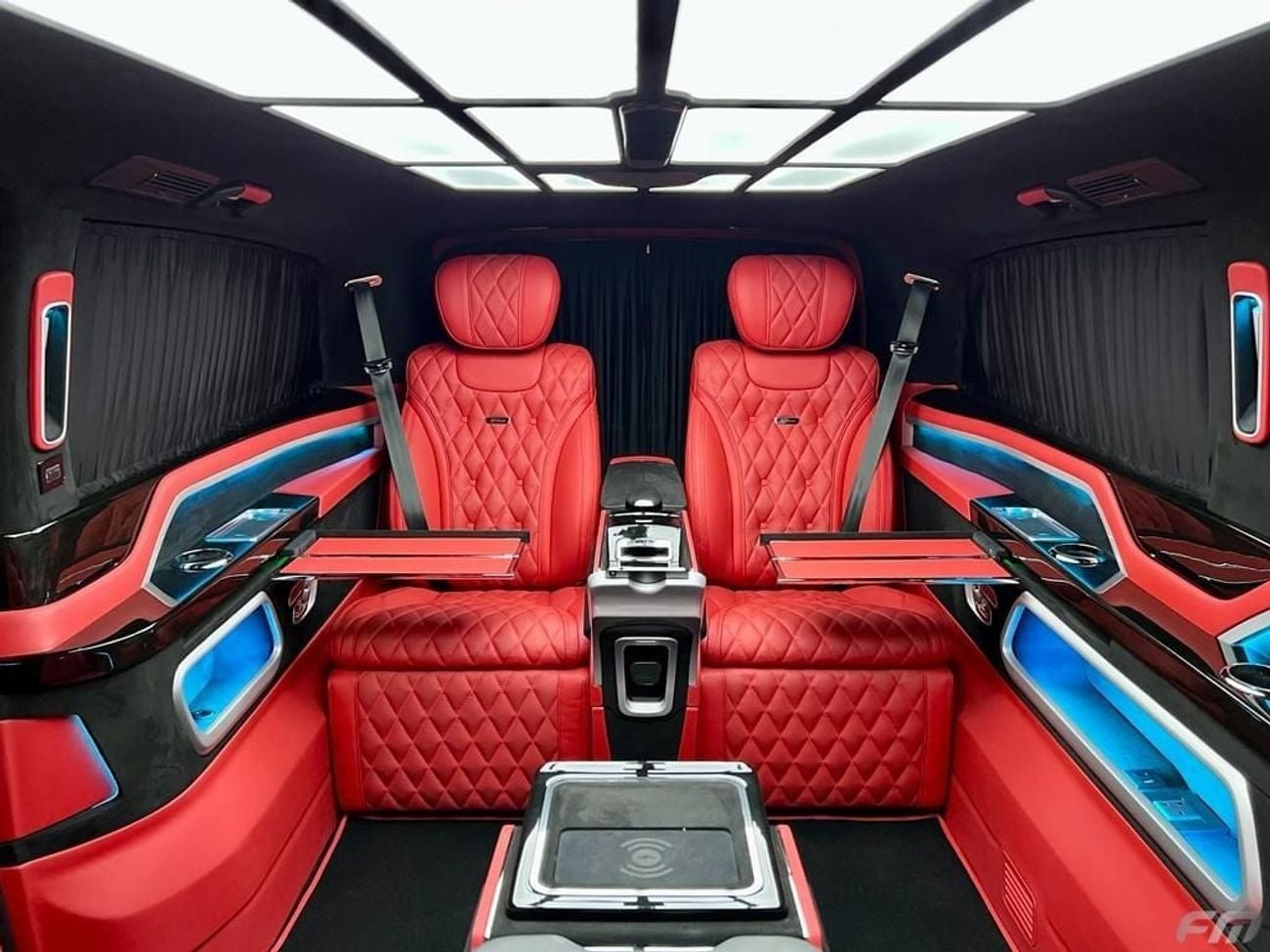 Mercedes Benz V 250 AVANTGARDE/E VIP BUSINESS VAN – FULL LUXURY OPTION | BRAND NEW | GCC | 2023 ORIGINAL BRABUS BODY KIT WITH CERTIF