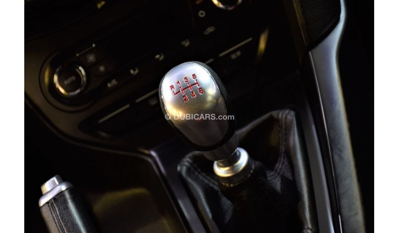 Ford Focus ORIGINAL PAINT ( صبغ وكاله ) Ford Focus ST 2014 Model! GCC Specs