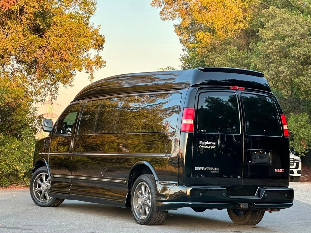 جي أم سي سافانا GMC SAVANA 2013 GCC // VIP ROOM // TV // ACCIDENT FREE // PERFECT CONDITION // 9 SEATS