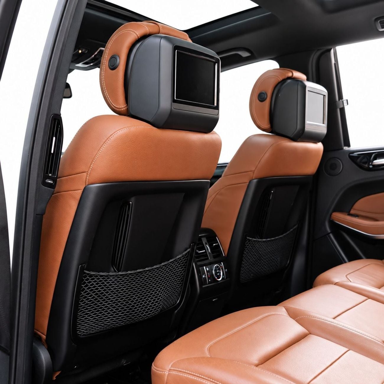 Mercedes Benz GLS500 AED 2,565 P.M • 0% Downpayment • Mercedes-Benz GLS 500 • 1 Year Warranty