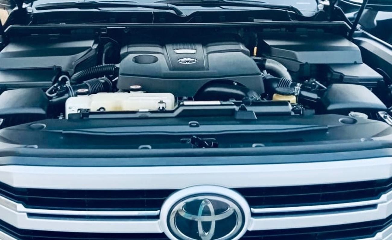 تويوتا لاند كروزر VXR