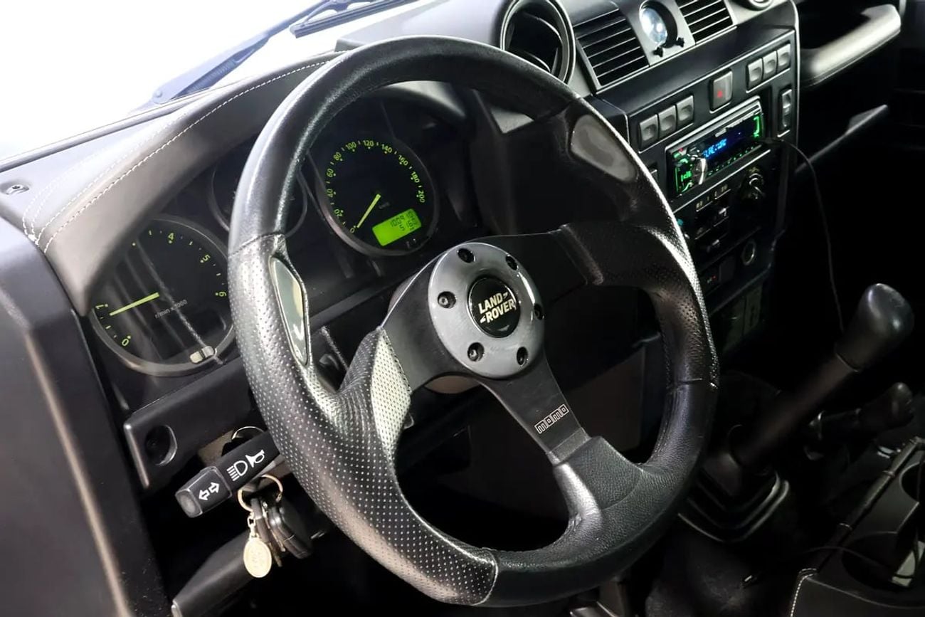 Land Rover Defender !! || GCC Specs || Manual || Super clean