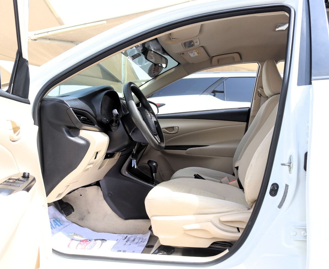 Toyota Yaris E ACCIDENTS FREE - GCC - ORIGINAL PAINT - SEDAN - PERFECT CONDITION INSIDE OUT