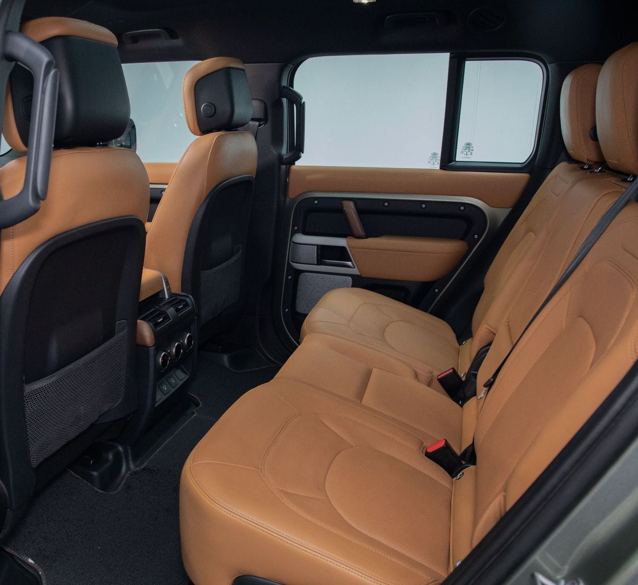 لاند روفر ديفندر 130 SE P400