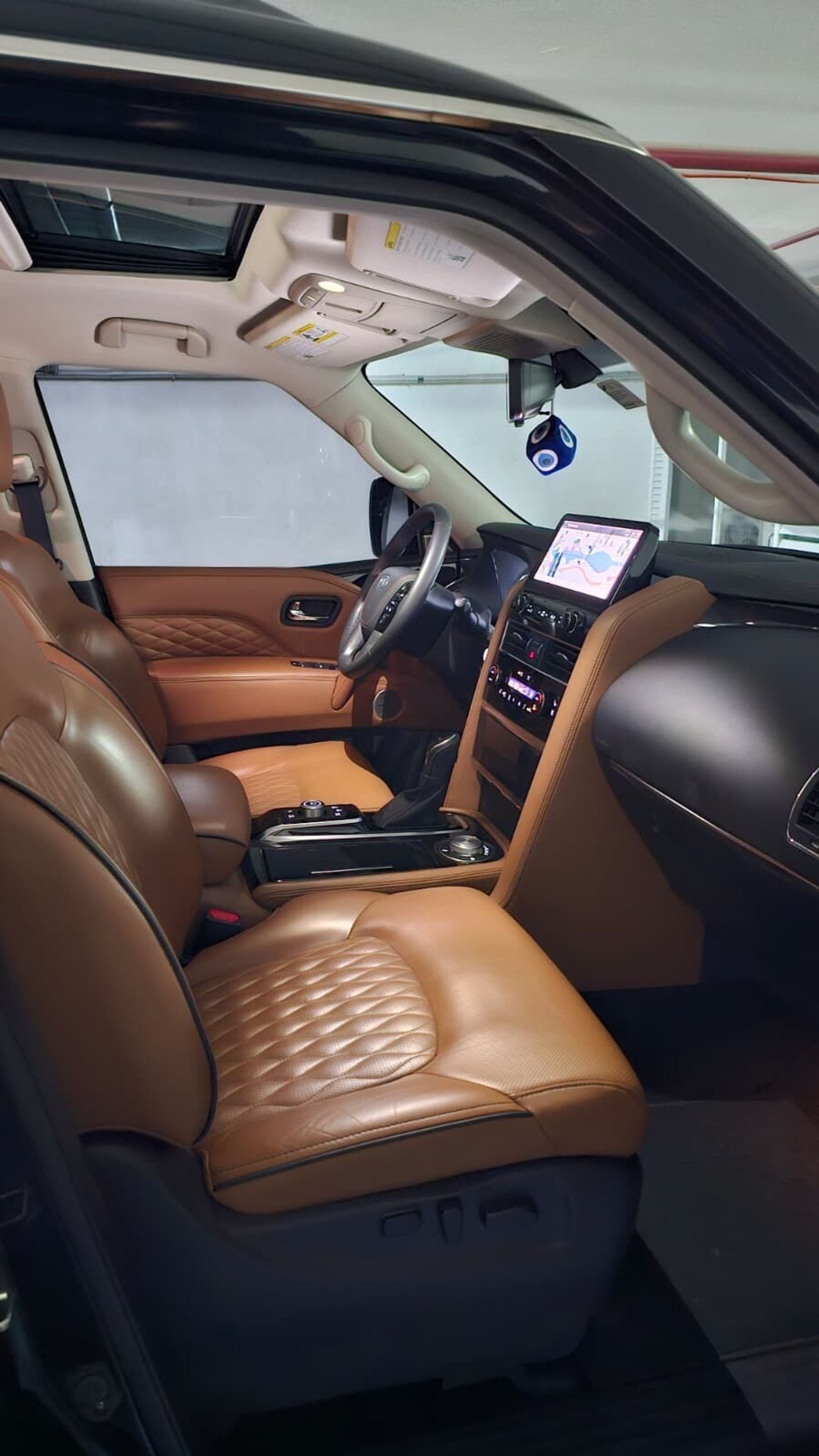 Infiniti QX80 LUXE SENSORY