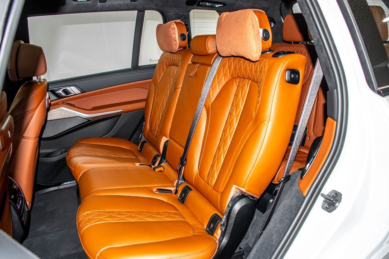 بي أم دبليو X7 XDRIVE40i لوكس M SPORT PACKAGE سيارة X7 xDrive40i الفاخرة مع باقة M الرياضية، 7 مقاعد