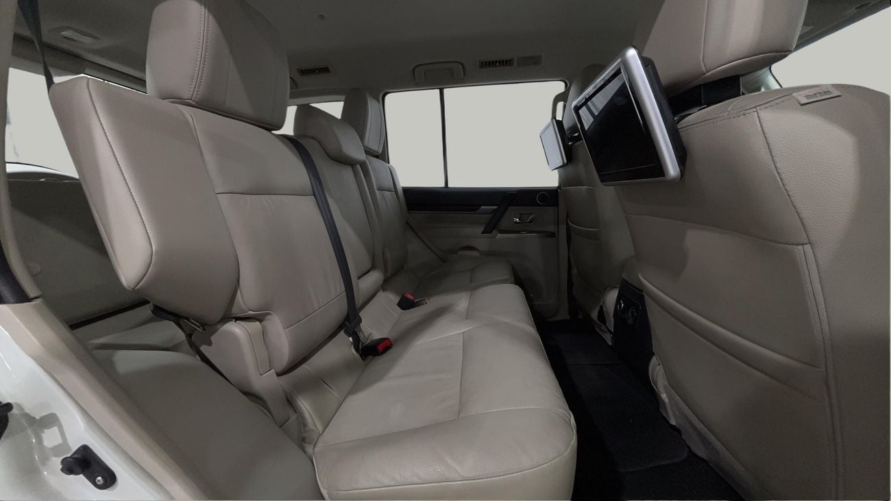 ميتسوبيشي باجيرو GLS ميدلاين كارس24 هي سوق ضخم للسيارات المستعملة موثوق ومضمون ٪كارس24 هي سوق ضخم للسيارات المستعملة موثوق ومضمون