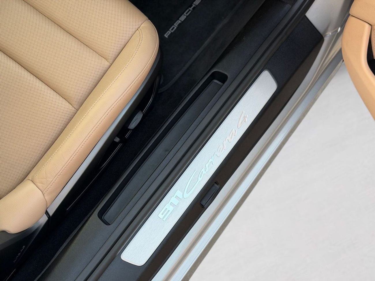 بورش 911 CARRERA 4 PORSCHE 911 CARRERA 4 | AWD | LOW MILEAGE | 3.0L TWIN-TURBO | 2024 | JAPAN SPECS