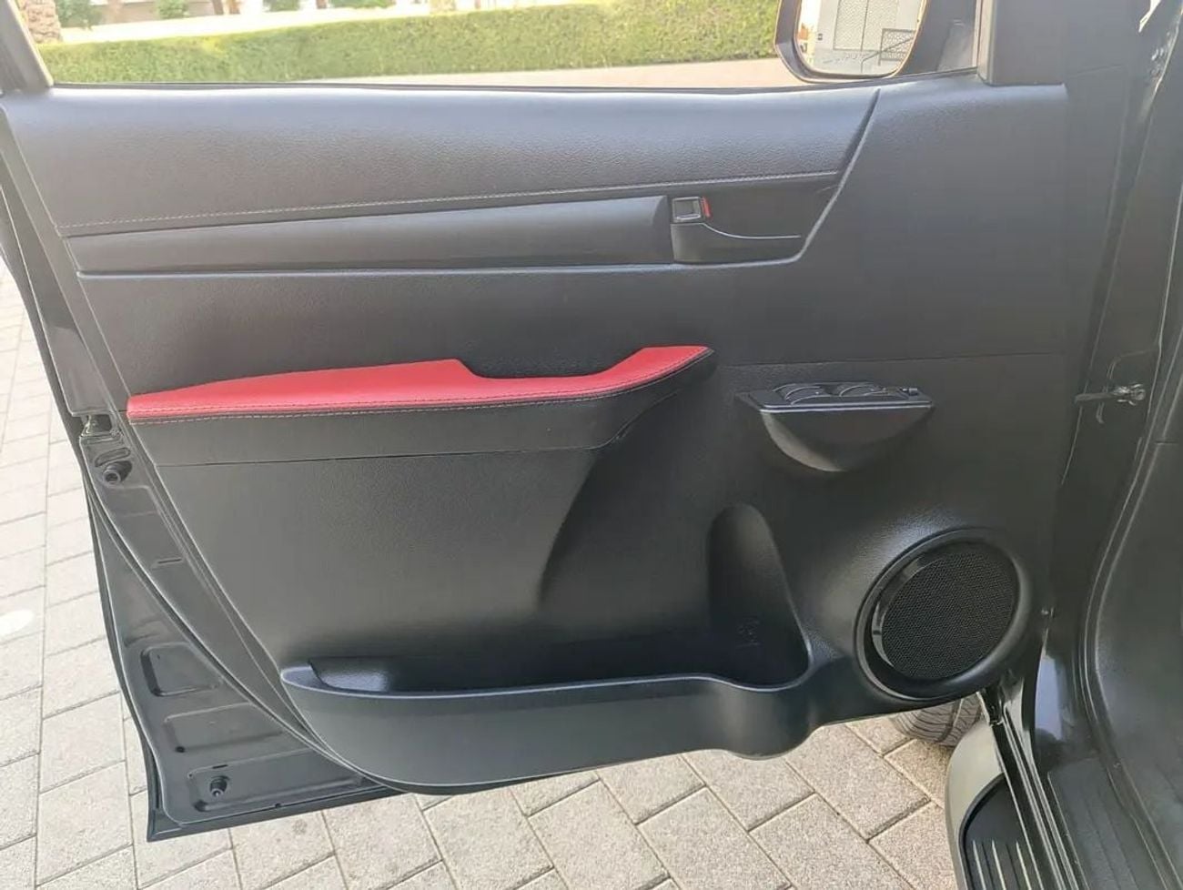 Toyota Hilux ADVENTURE Toyota Hilux Adventure 2020 GCC Specs Facelifted 2025 V4 2.7L Interior and Exterior well-maintained