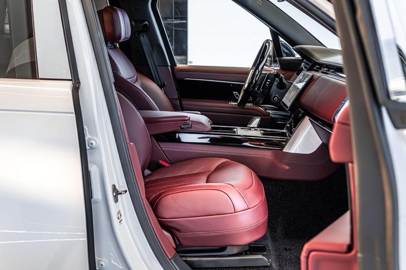لاند روفر رينج روفر Autobiography P530 | Pearl White | Black Roof | Burgundy Interior | Shadow Exterior Package | GCC Sp
