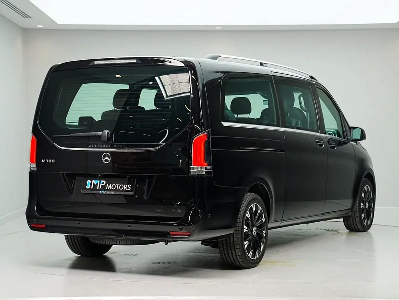 مرسيدس بنز V 300 AVANTGARDE Dealer WARRANTY | GCC SPECS | BRAND-NEW V300