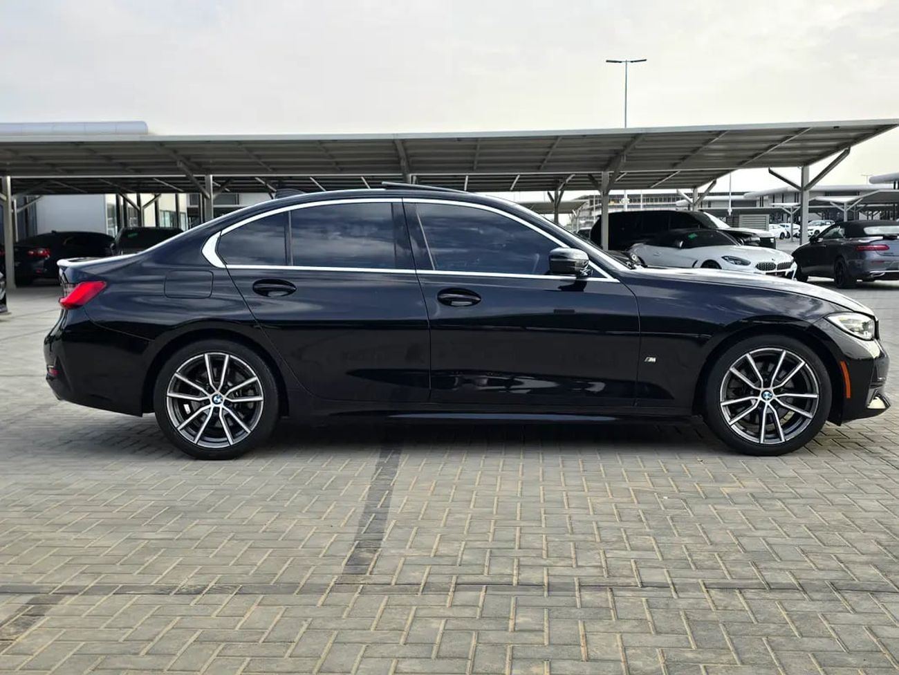BMW 330i 330i - American Specs - GCC Stock