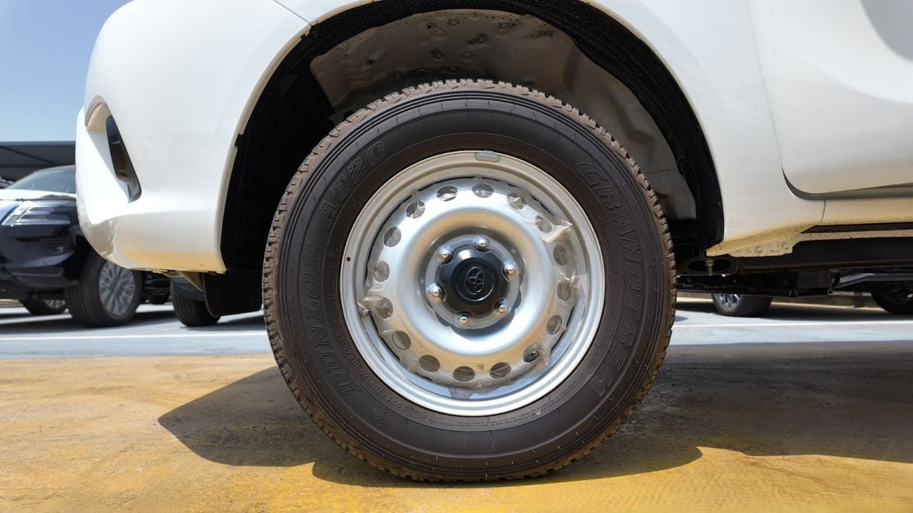 Toyota Hilux DLX 2.4L diesel 4WD 2026