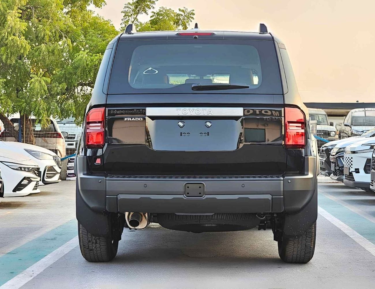 Toyota Prado TURBO ALL ROUNDER || 2.4L PETROL V4 | SUNROOF | DIFF-LOCK | RR CAMERA | ALLOY WHEELS | SQUARE LIGHTS
