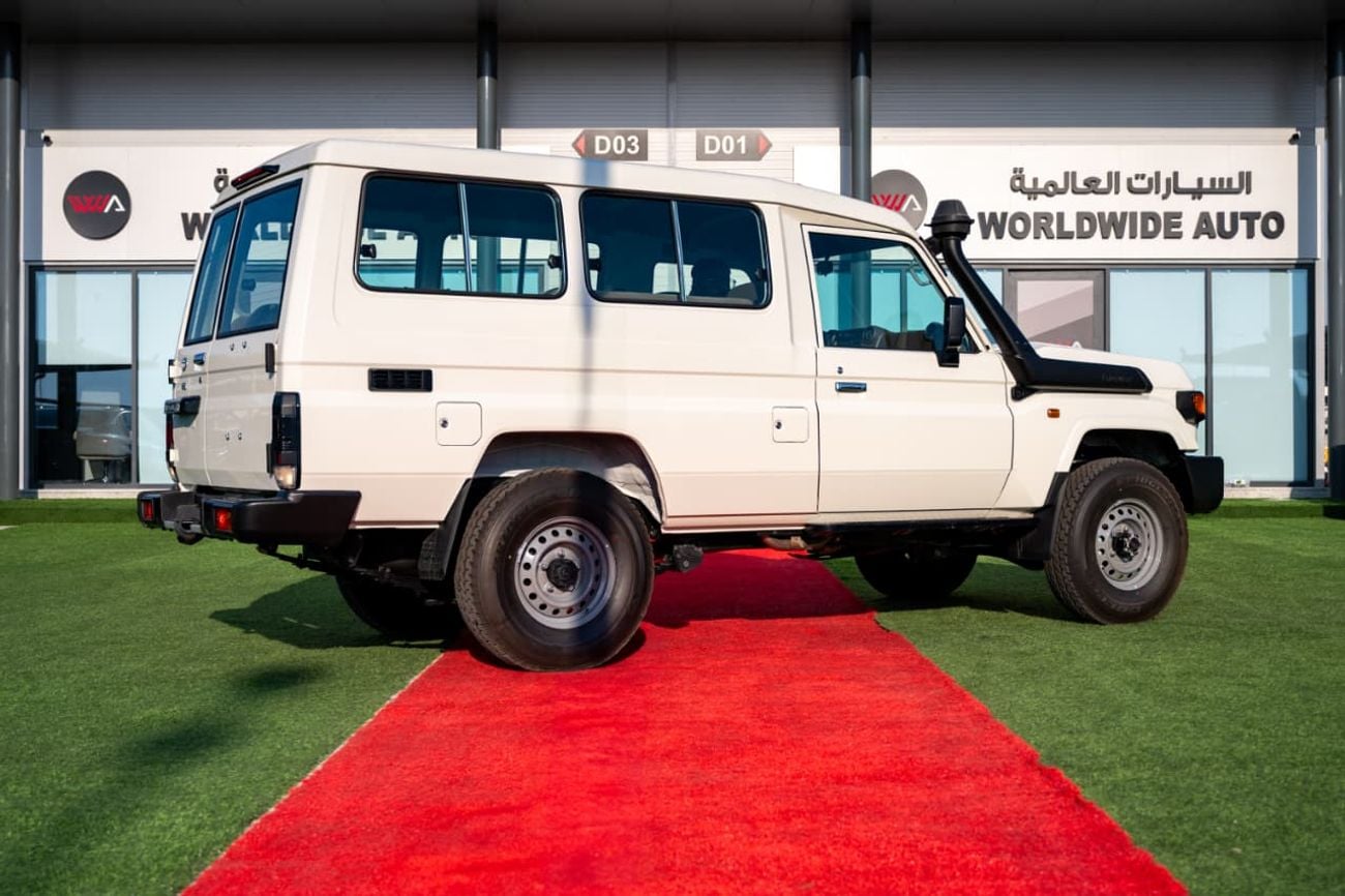 Toyota Land Cruiser 70 LC 78 HARDTOP 4.0L MT