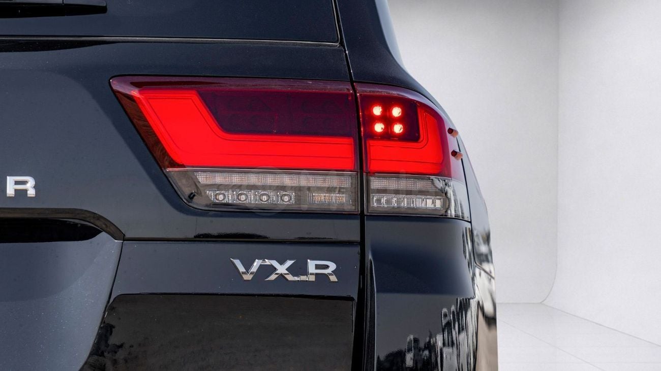 تويوتا لاند كروزر VXR