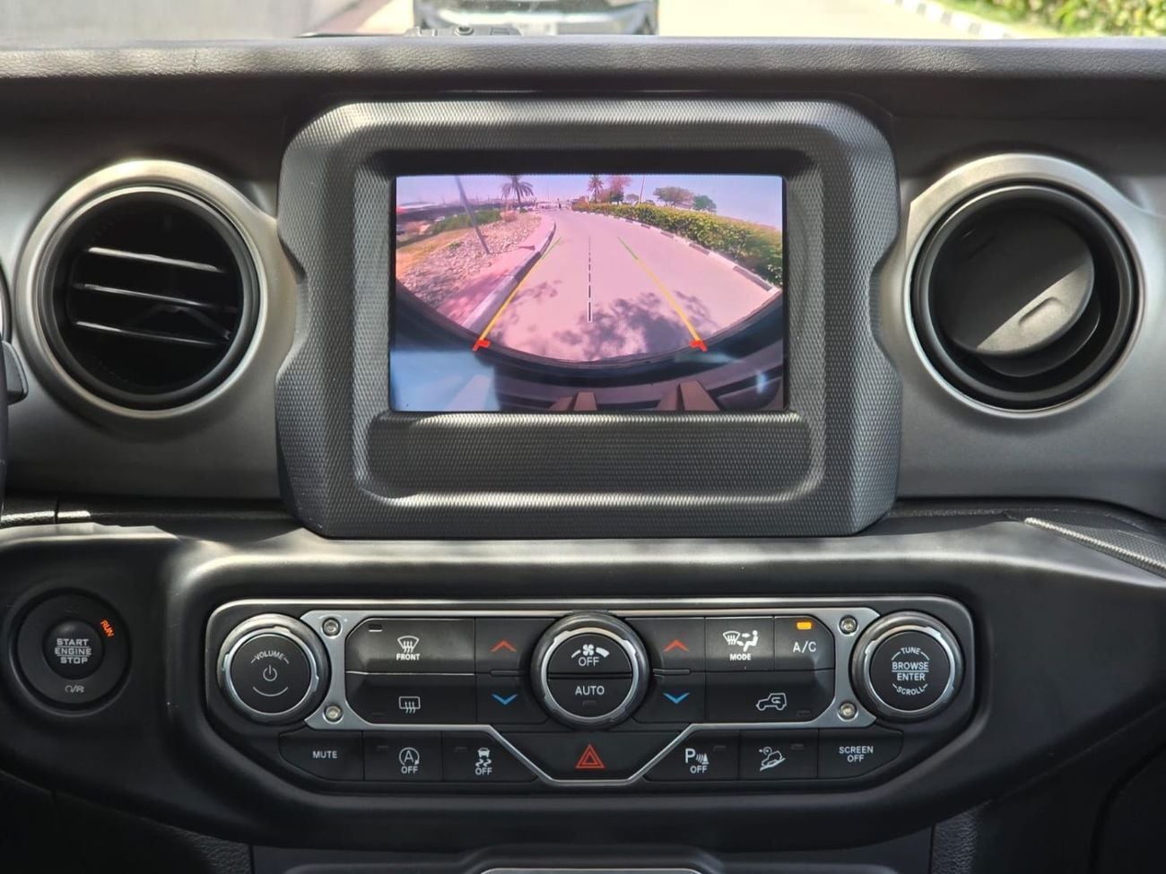 Jeep Wrangler SPORT 3.6L A/T (5 Seater) 2020 GCC WITH FSH IN MINT CONDITION
