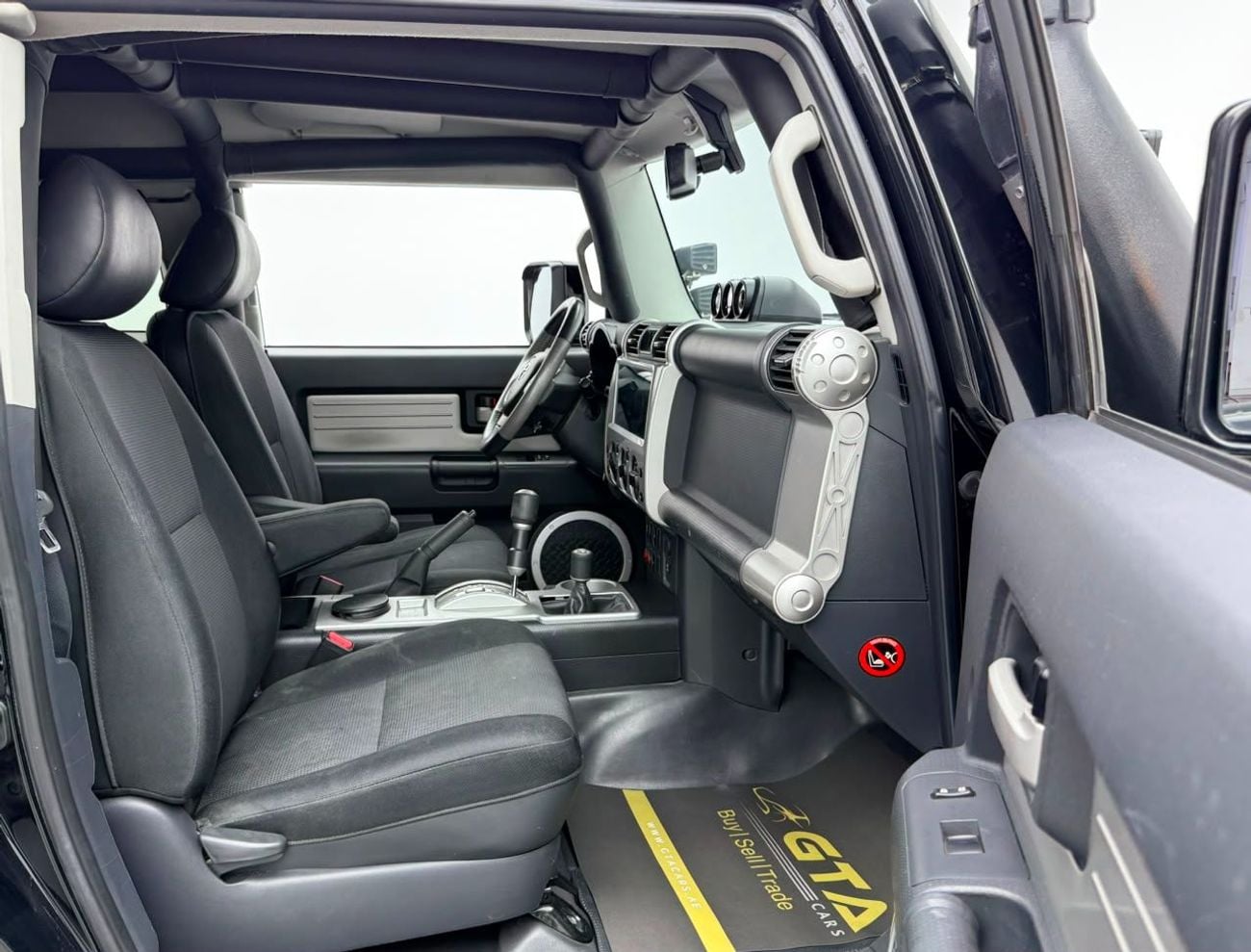 Toyota FJ Cruiser VXR 2014 Toyota FJ Cruiser VXR, Full Toyota Service History, GCC Specs