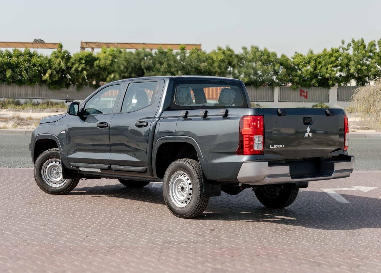 Mitsubishi L200 GL 2.4L - Manual - Grey Inside Black | Export Only